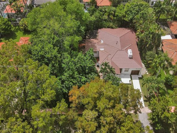 528 Sevilla Ave, Coral Gables FL 33134