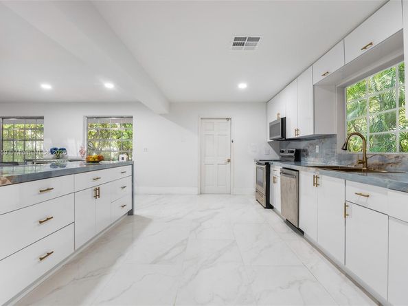 528 Sevilla Ave, Coral Gables FL 33134