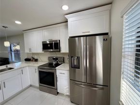 10449 NW 6th St, Pembroke Pines FL 33026