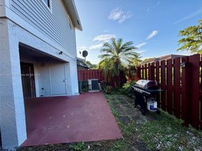10449 NW 6th St, Pembroke Pines FL 33026