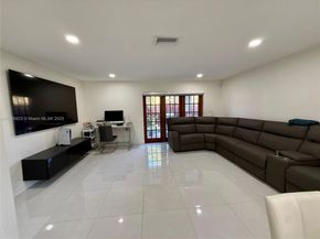 10449 NW 6th St, Pembroke Pines FL 33026