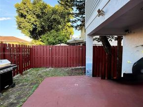 10449 NW 6th St, Pembroke Pines FL 33026