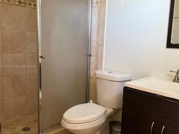 10449 NW 6th St, Pembroke Pines FL 33026