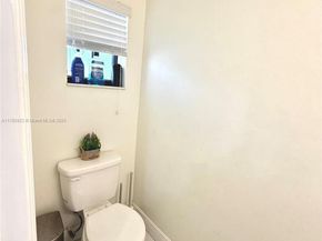 10449 NW 6th St, Pembroke Pines FL 33026