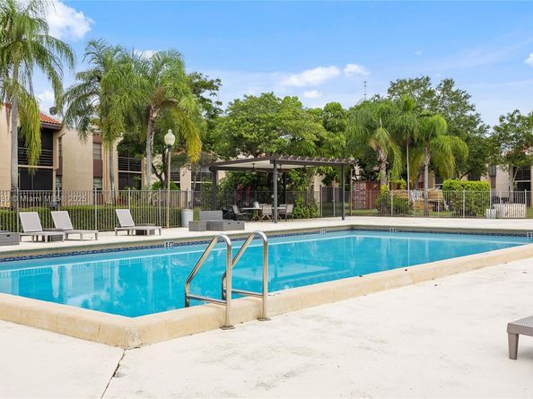 20801 San Simeon Way 105, Miami FL 33179