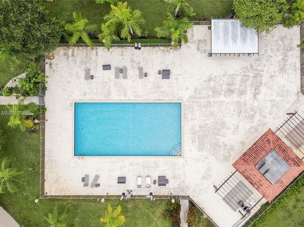 20801 San Simeon Way 105, Miami FL 33179