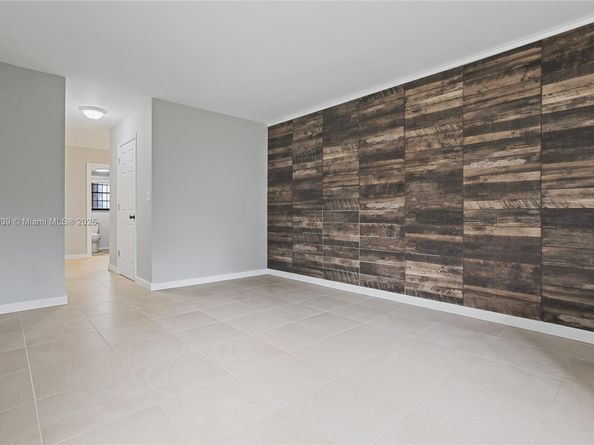 20801 San Simeon Way 105, Miami FL 33179