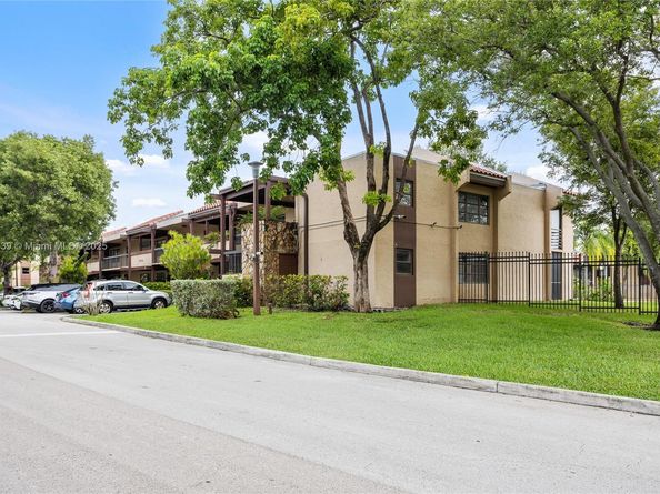 20801 San Simeon Way 105, Miami FL 33179