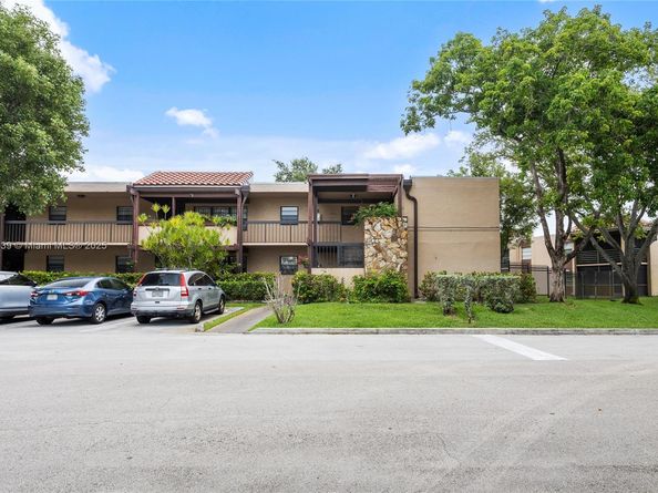 20801 San Simeon Way 105, Miami FL 33179