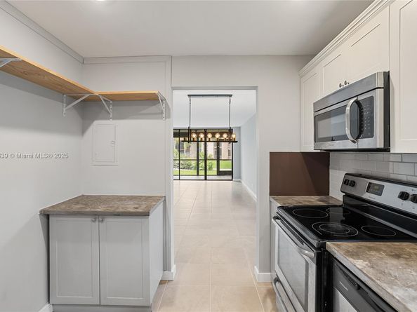 20801 San Simeon Way 105, Miami FL 33179