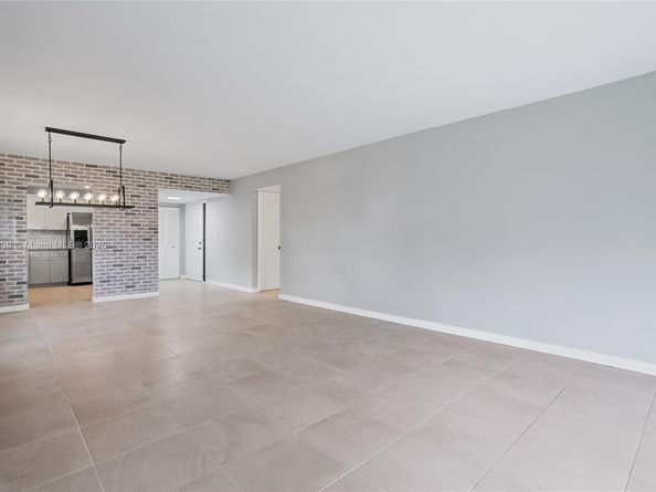 20801 San Simeon Way 105, Miami FL 33179