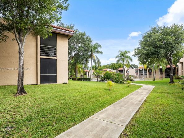 20801 San Simeon Way 105, Miami FL 33179