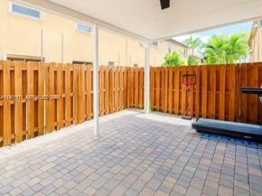 380 NE 37th Ter, Homestead FL 33033