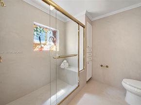 3500 Flamingo Dr, Miami Beach FL 33140