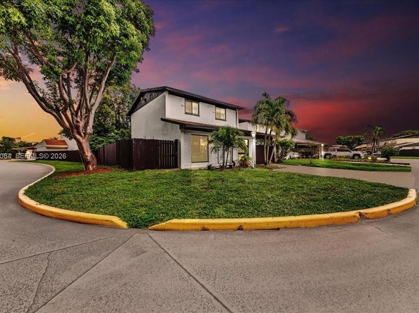 5287 NW 193rd Ln, Miami Gardens FL 33055