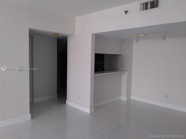 770 Claughton Island Dr PH29, Miami FL 33131