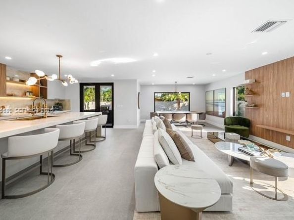 3225 Canal Dr, Pompano Beach FL 33062