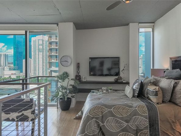 690 SW 1st Ct 1502, Miami FL 33130