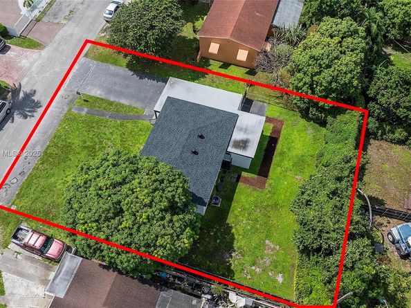 1063 NW 145th St, Miami FL 33168