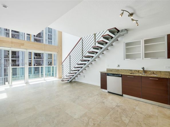 41 SE 5th St 906, Miami FL 33131