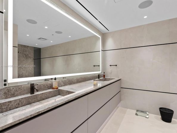 3501 N Ocean Dr V5, Hollywood FL 33019