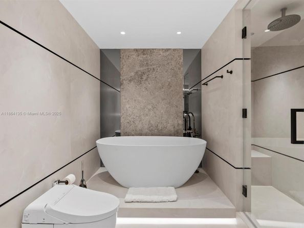 3501 N Ocean Dr V5, Hollywood FL 33019