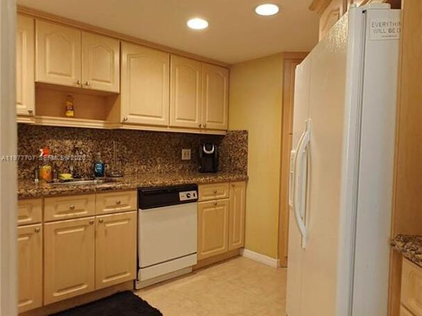 825 Brickell Bay Dr 841, Miami FL 33131