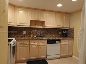 825 Brickell Bay Dr 841, Miami FL 33131