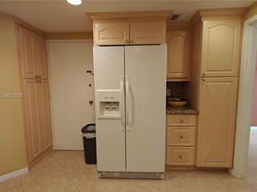 825 Brickell Bay Dr 841, Miami FL 33131