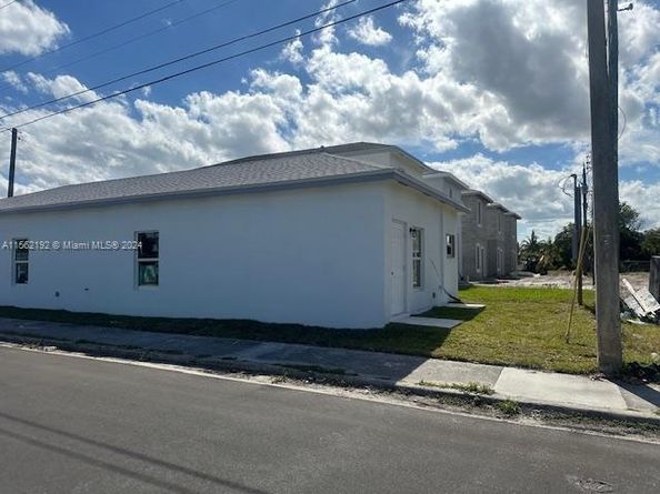 401 NW 12th Ave, Boynton Beach FL 33435