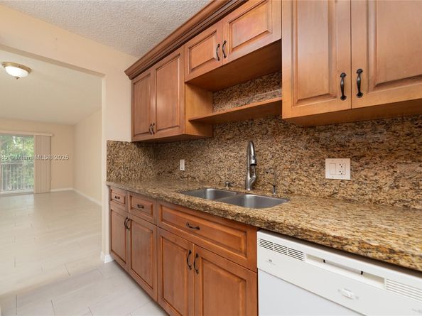 13000 SW 15th Ct 206U, Pembroke Pines FL 33027
