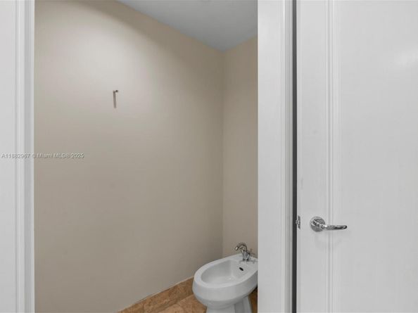 1435 Brickell Ave 3212, Miami FL 33131