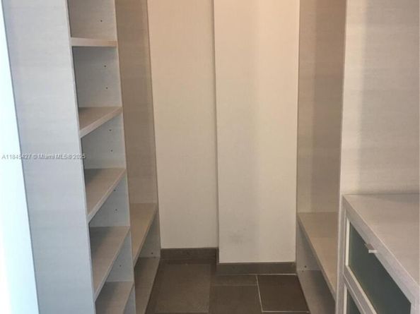 88 SW 7th St 2305, Miami FL 33130