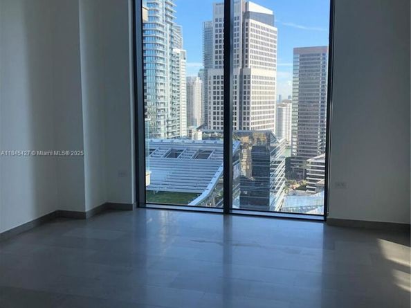 88 SW 7th St 2305, Miami FL 33130