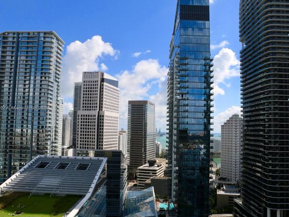 88 SW 7th St 2305, Miami FL 33130