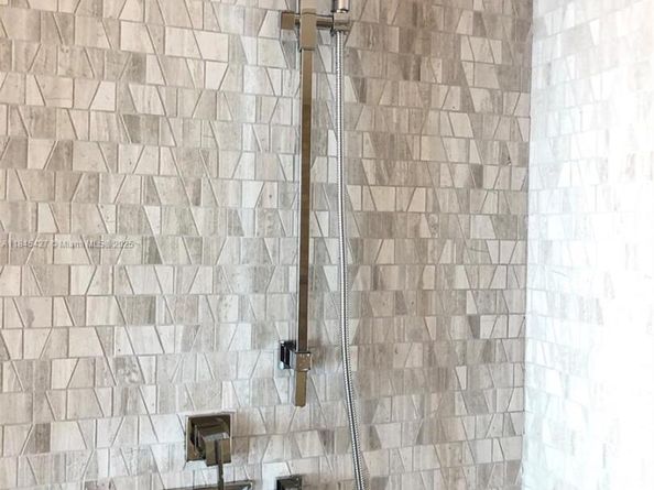 88 SW 7th St 2305, Miami FL 33130