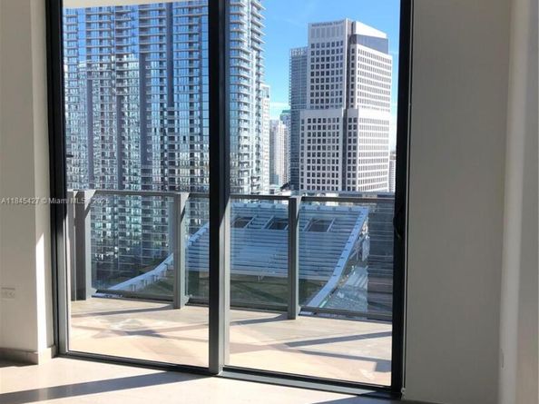 88 SW 7th St 2305, Miami FL 33130