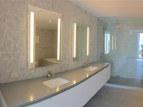 88 SW 7th St 2305, Miami FL 33130