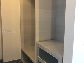 88 SW 7th St 2305, Miami FL 33130