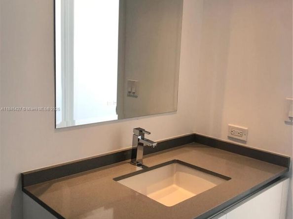 88 SW 7th St 2305, Miami FL 33130