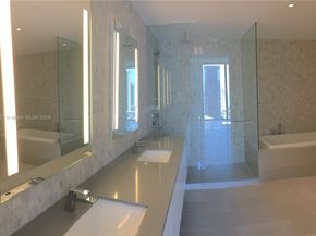 88 SW 7th St 2305, Miami FL 33130