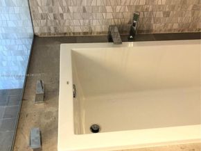 88 SW 7th St 2305, Miami FL 33130