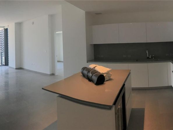 88 SW 7th St 2305, Miami FL 33130