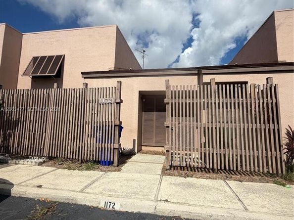 1172 NW 122nd Ter, Pembroke Pines FL 33026