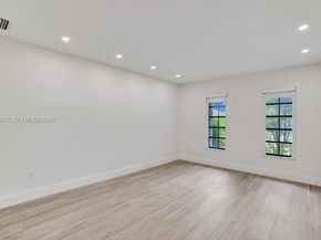 19710 NE 23rd Ave, Miami FL 33180