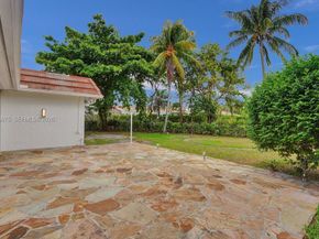 19710 NE 23rd Ave, Miami FL 33180