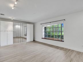 19710 NE 23rd Ave, Miami FL 33180