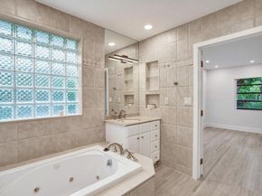 19710 NE 23rd Ave, Miami FL 33180