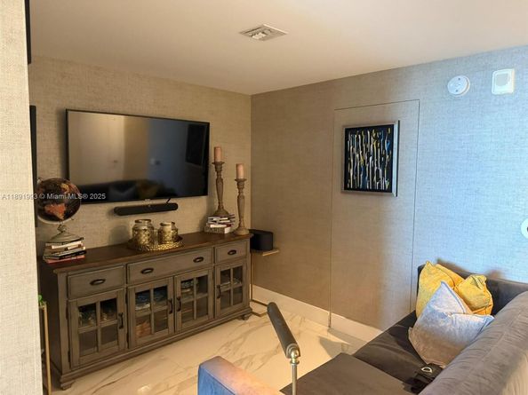 16385 Biscayne Blvd 3018, North Miami Beach FL 33160