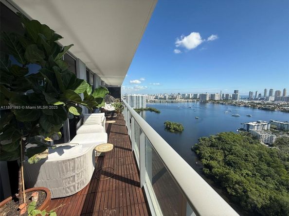 16385 Biscayne Blvd 3018, North Miami Beach FL 33160